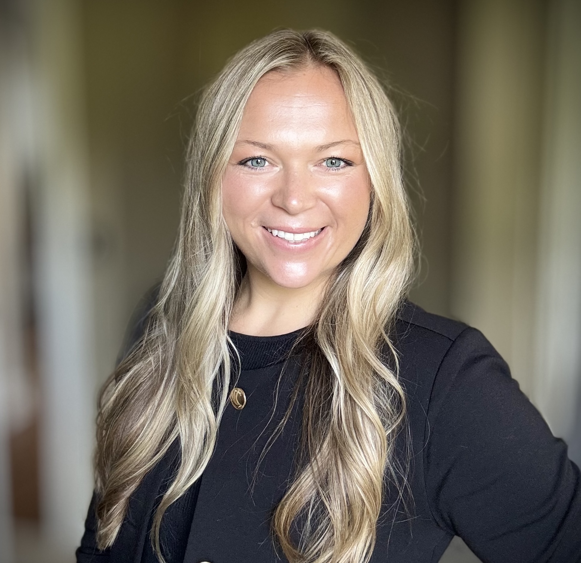 Molly Pereira headshot